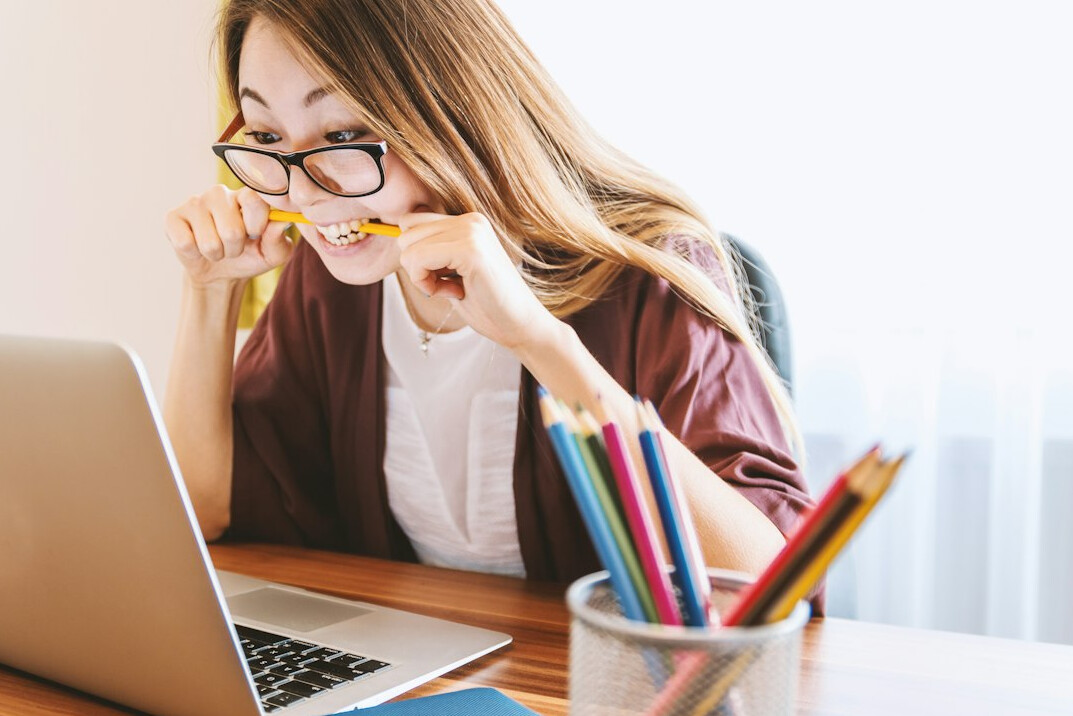 student completing online course